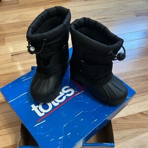 NWT Kids Totes Black Boots Size 5T